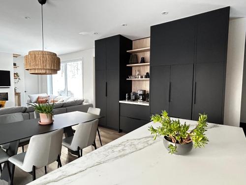 廚房, Luxury Mountain Retreat with Spa Near Mont Tremblant in 拉康塞普雄(QC)