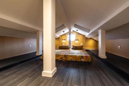 Akicity Alfama Ruby - image 2