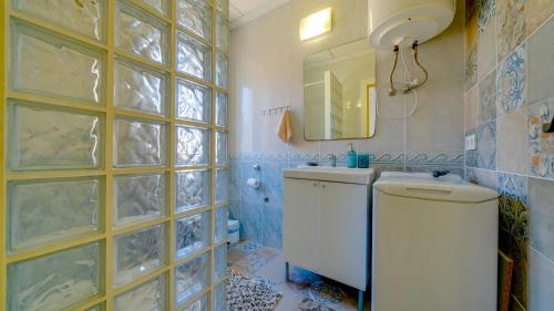 One-Bedroom Apartment image 6