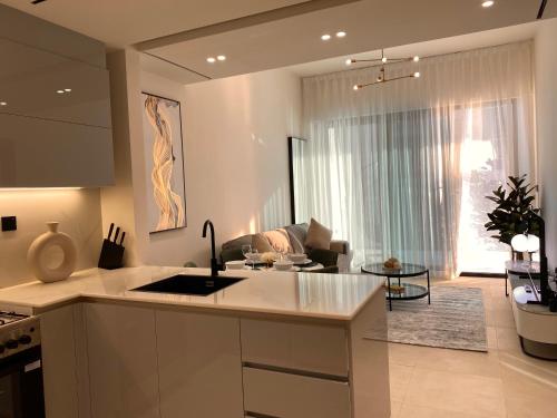 Luxury Binghatti Canal View Apt in Business Bay, Dubaj (zdjęcie 8)