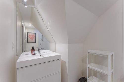 Four-Bedroom Apartment image 3