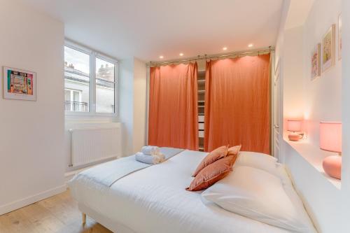 Four-Bedroom Apartment image 2