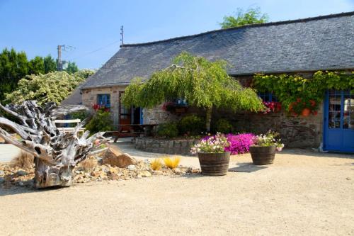 Maison de 2 chambres avec spa jardin et wifi a Plouegat Moysan