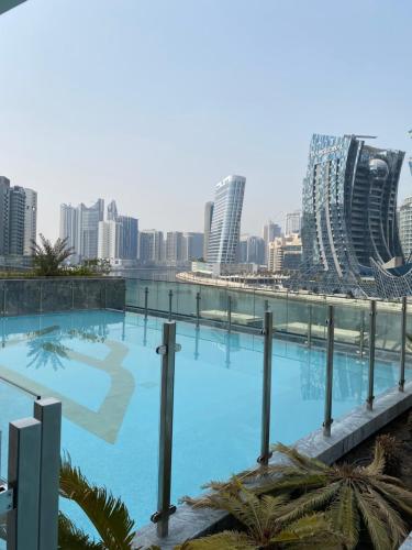Luxury Binghatti Canal View Apt in Business Bay, Dubaj (zdjęcie 5)