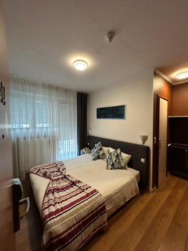 Зовнішній вигляд готелю, Yasha Hotel in Люксембург