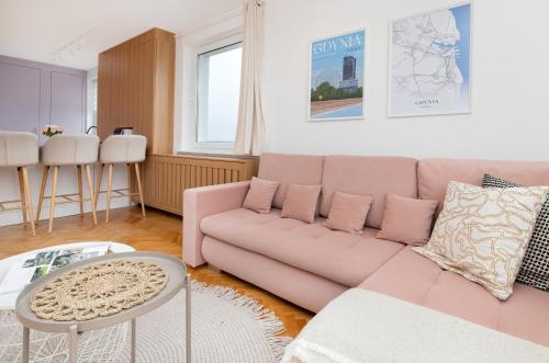 Pastel Apartment with Two Bedrooms and Balcony in Gdynia by Renters