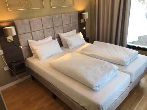 Scenic Villa with Heated Pool in Golf Bahia