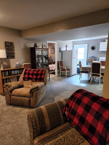 B&B Goshen (Indiana) - Lovely 3- bedroom apartment with street parking. - Bed and Breakfast Goshen (Indiana)