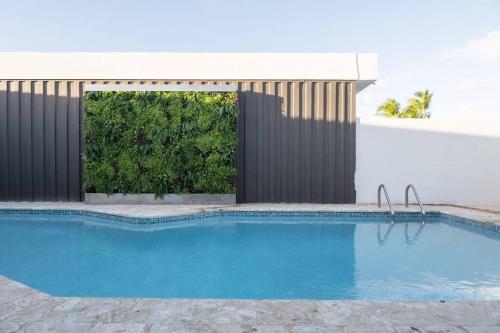 Θέα, Vistamar Villa 5BDR Private Waterfront Home Pool in Καρολίνα
