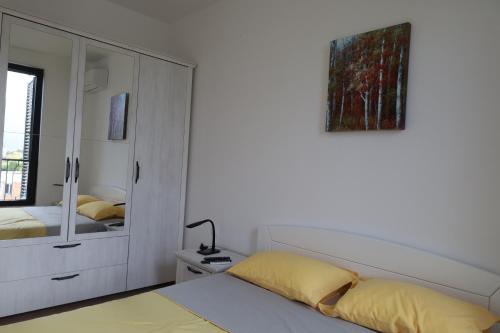 One-Bedroom Apartment image 1