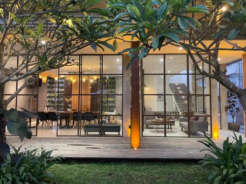 Balitri - hidden gem 9BR service villa hall pool sauna, Sukawati (foto 5)