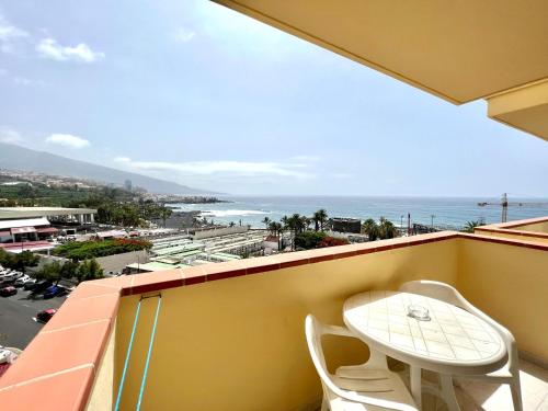 One bedroom with heated pool and very close to Playa Jardin in Puerto de la Cruz