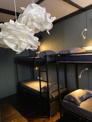 1 bunk bed