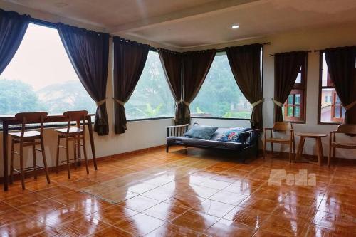 Villa Tentram Puncak, 6 Kamar, Billiar, Karaoke near Mount Gede Pangrango National Park