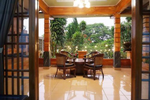 Villa Tentram Puncak, 6 Kamar, Billiar, Karaoke near Mount Gede Pangrango National Park