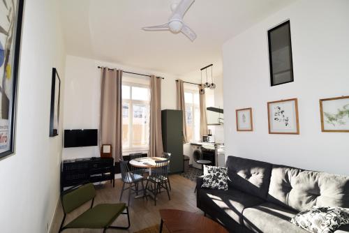 Charming studio very central and calm - Tap to explore photos