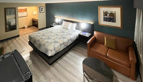 1 king bed, 2 queen beds