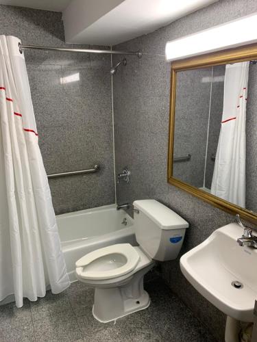 Days Inn by Wyndham Long Island/Copiague - image 12