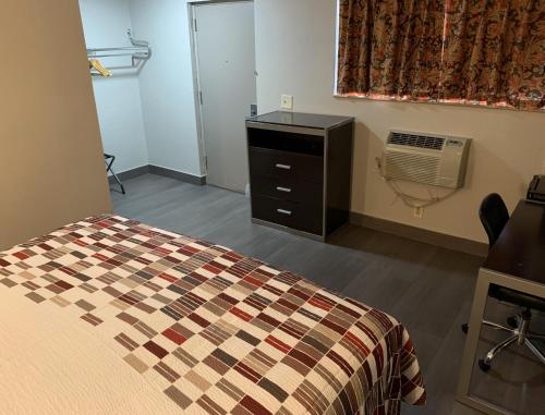 Days Inn by Wyndham Long Island/Copiague - image 9
