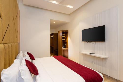 Deluxe Double Room image 2