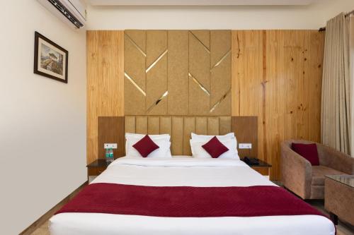 King Room with Mountain View image 8