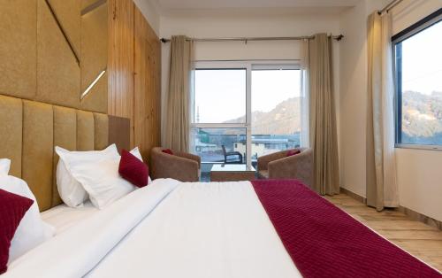 King Room with Mountain View image 10