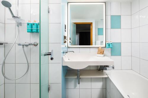 room detail thumbnail 2