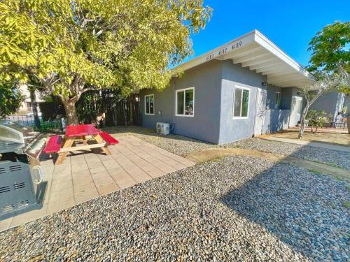 Charming Flat Near the City in Shelltown