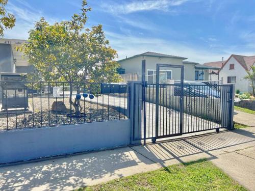 Charming Flat Near the City in Shelltown