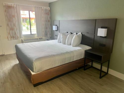 Quality Inn & Suites Orlando East - UFC Area - image 12