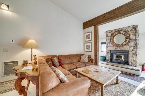 Mammoth Lakes Condo Walk to Village and Gondola!