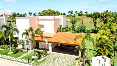 Luxury Villa Iberosta - 4BDR, Private Beach, Pool & Jacuzzi