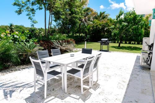 Luxury Villa Iberosta - 4BDR, Private Beach, Pool & Jacuzzi