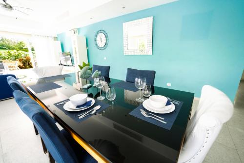 Four-Bedroom Villa image 5