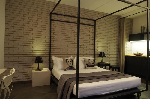 1 queen bed, 1 twin bed
