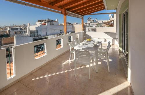 Luminous Penthouse big veranda by GHH, Athen