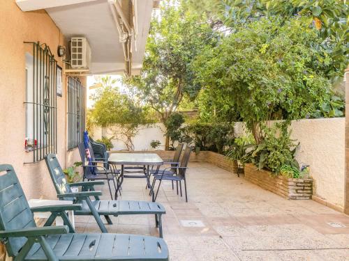  Apartamento en la Playa con Patio Privado in Rincón de la Victoria