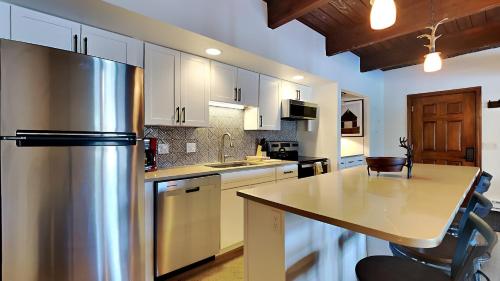 Timberline Condominiums 2 Bedroom Unit B1D - image 14