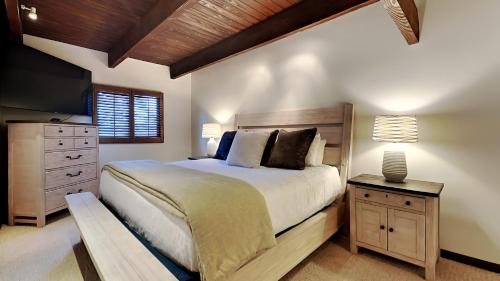Timberline Condominiums 2 Bedroom Unit B1D - image 9