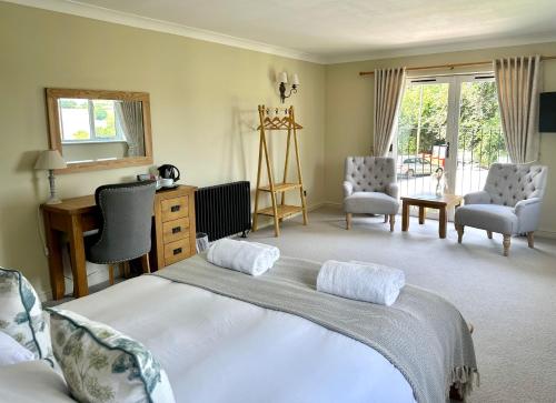 The Manor Arms Inn - image 4