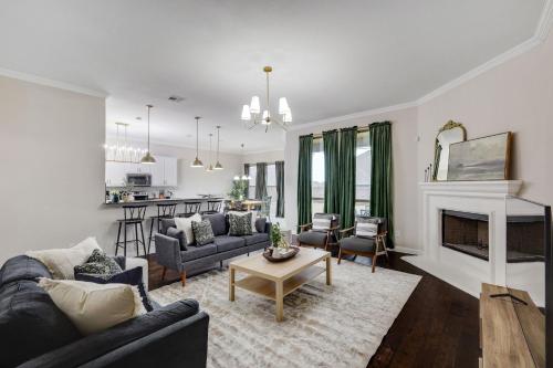 5-Bed 2-Bath with Pool & Backyard Retreat in Waxahachie, USA