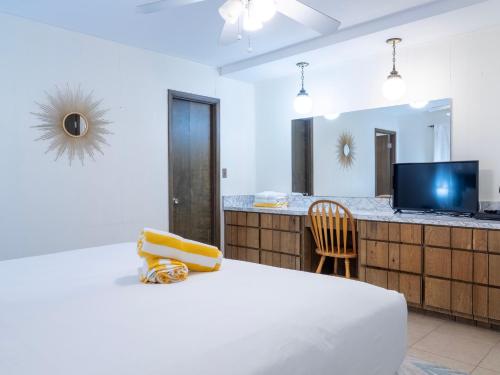 Bollinger Duplex Both Sides – Holmes Beach, FL