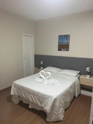 1 double bed, 2 twin beds