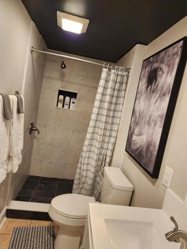 Bright & Spacious Studio Close to CLT Airport in Gastonia, USA