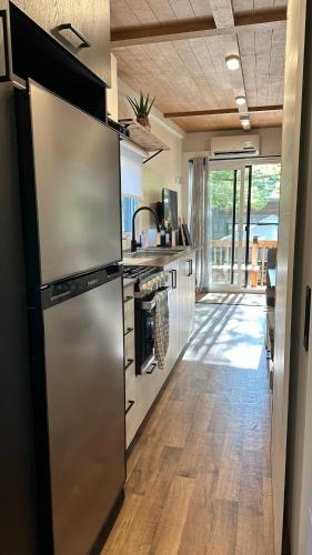 virtuve, Micro chalet Le Boisé ! (Micro chalet Le Boise !) in St Zenon (QC)