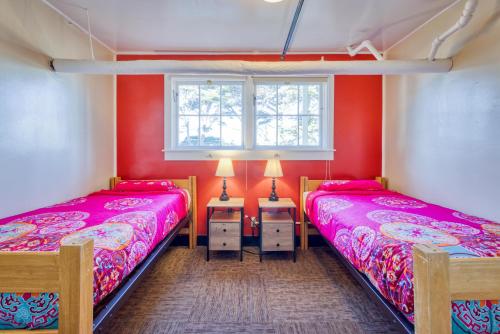Private 2-Person Twin Room