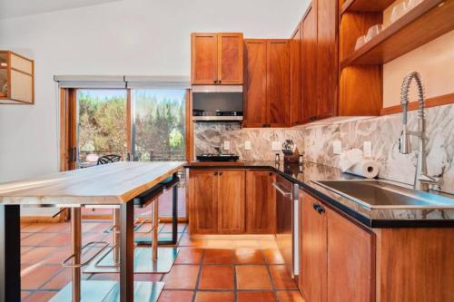 Guest Suite With Up Close Chapel and Red Rock Views - image 4