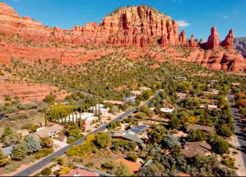 Guest Suite With Up Close Chapel and Red Rock Views - image 2