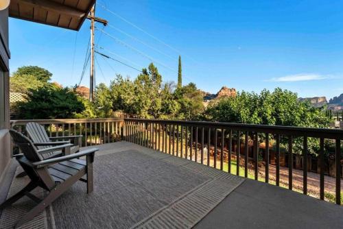 Spacious Home-Walk to Uptown-Views-HotTub-GameRoom