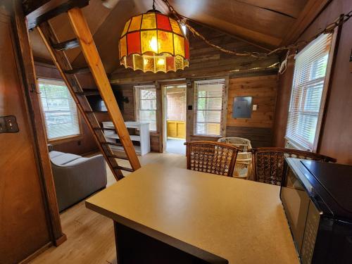 2 bedrooms, 4 beds